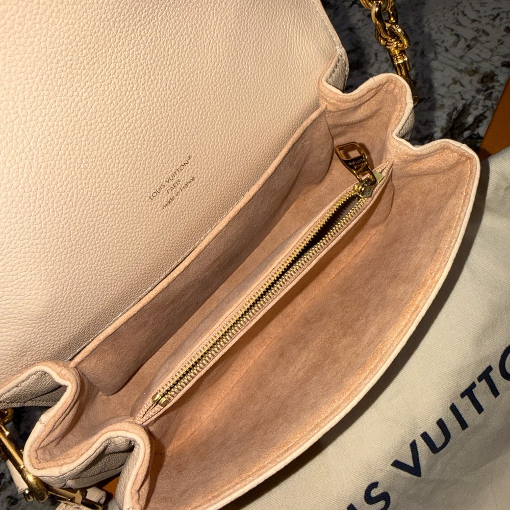 Louis Vuitton Pochette Métis EW SAND - Picture 6 of 9